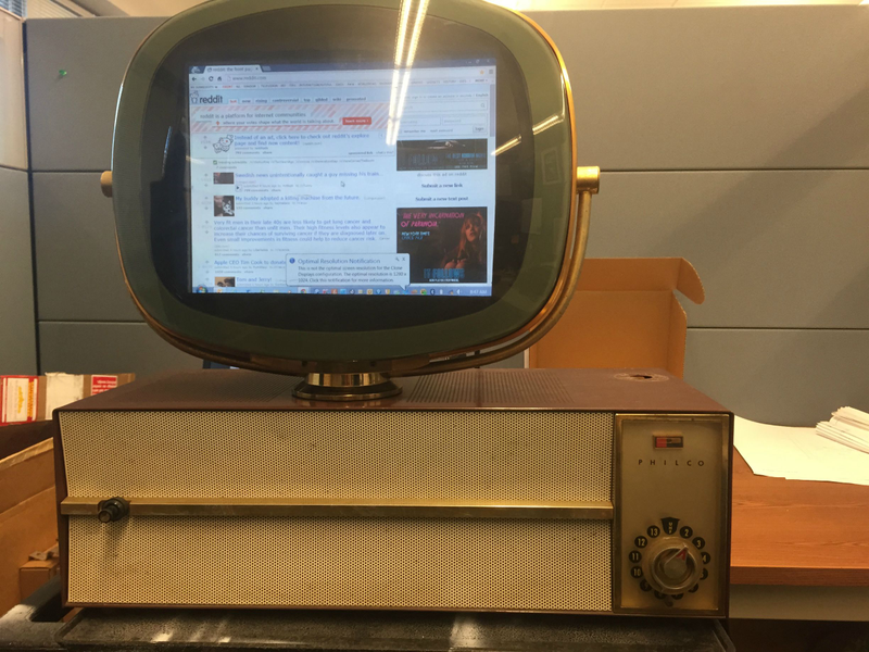 Illustration for article titled There's a Modern TV Hidden Inside This Classic 1950s Philco Predicta